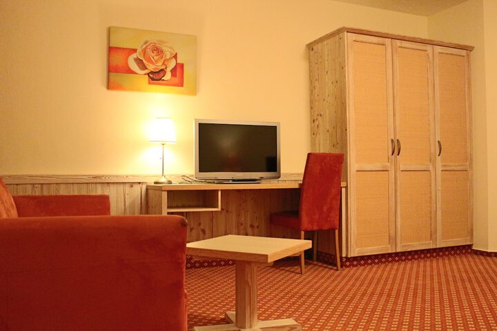 Room 25 of 40