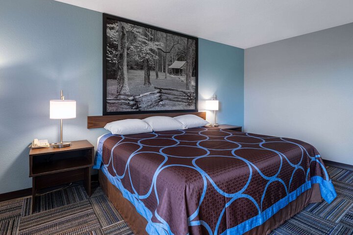 Room 15 of 36