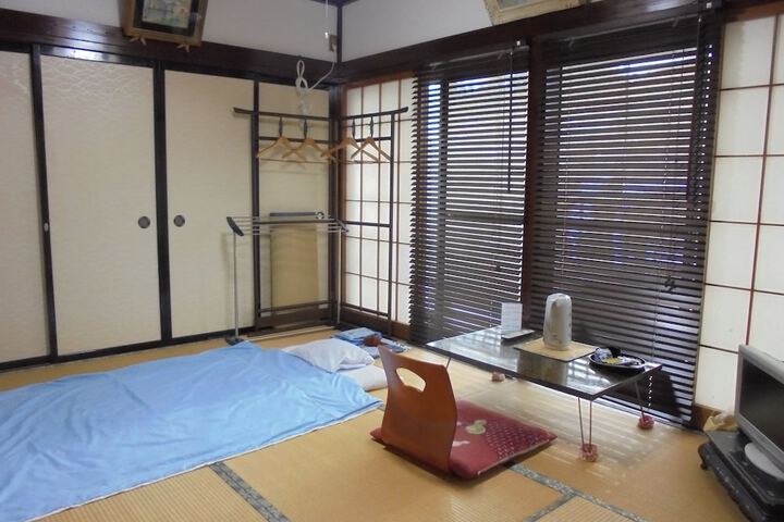 Room 10 of 50