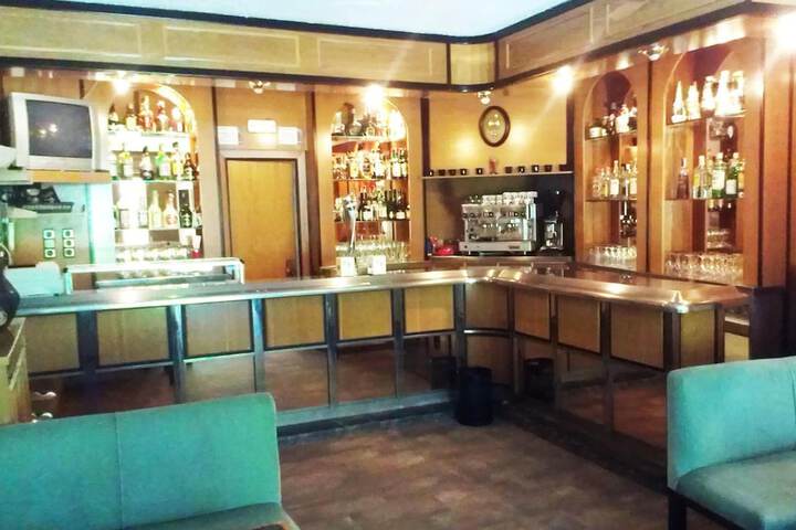 Lounge 37 of 72