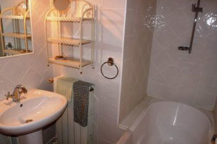Room 4 of 20