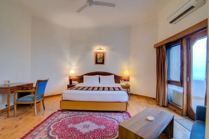 Room 3 of 7