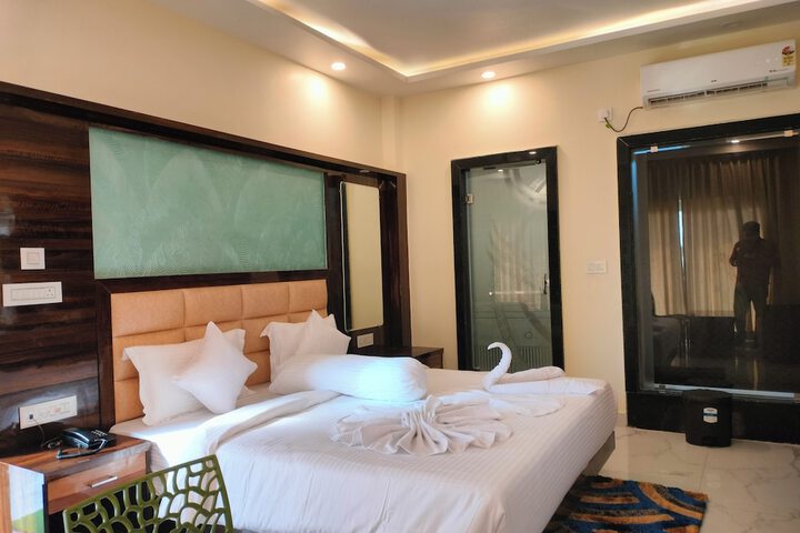 Room 2 of 7