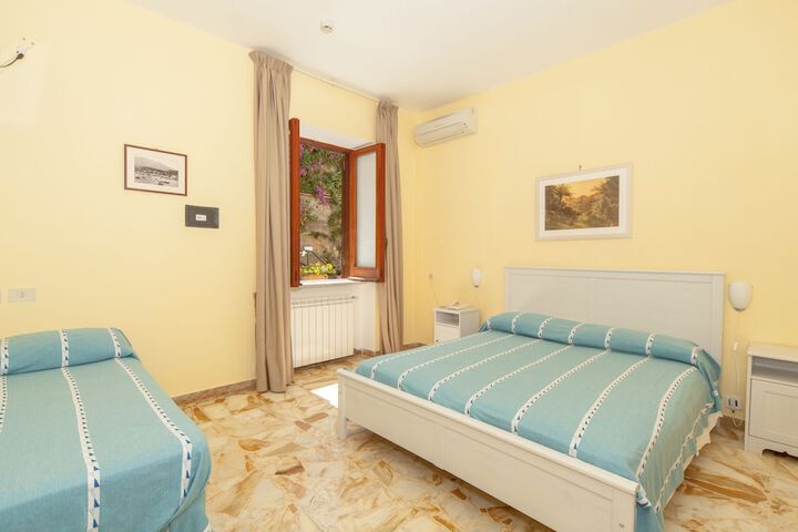 Room 16 of 66