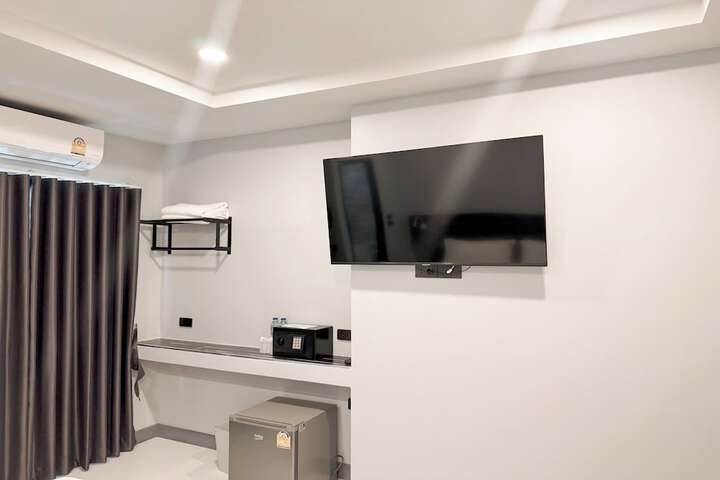 Room 11 of 24