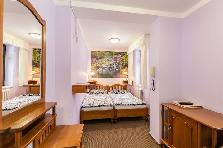 Room 33 of 128