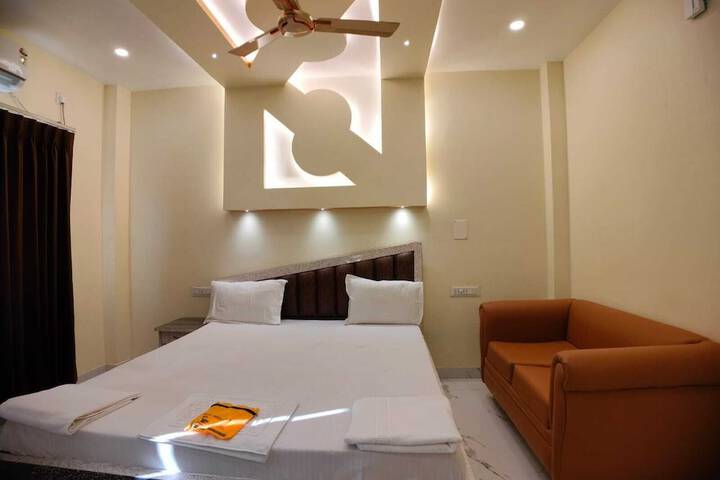 Room 10 of 11