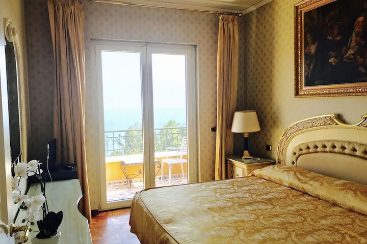 Room 4 of 19