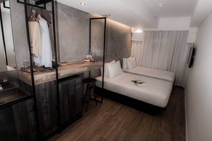 Room 9 of 42