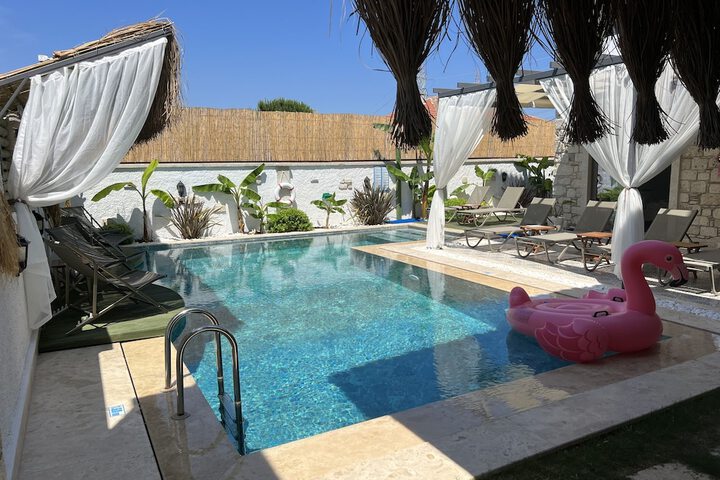 Pool 98 of 141