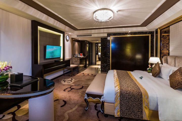 Room 11 of 31