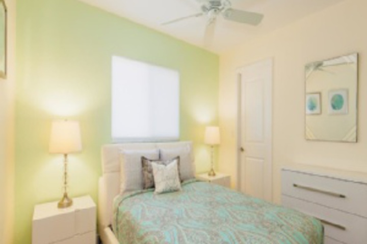 Room 33 of 192