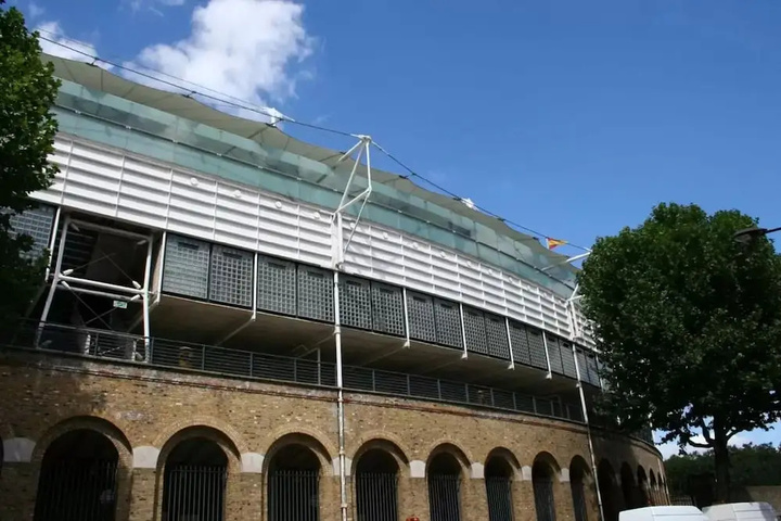 Modern 2 Bedroom Flat With a / C in Westminster