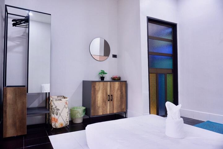 Room 28 of 167