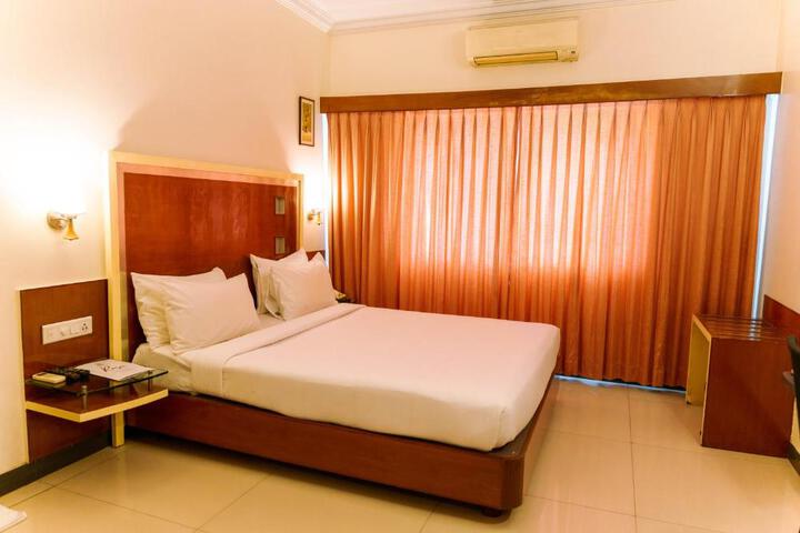 Bisque Magaji Orchid - Malleshwaram Near Mantri Square Mall & Majestic