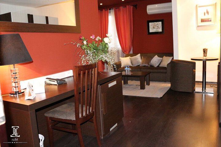 Room 8 of 19