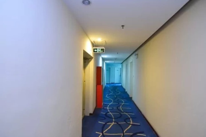 Ballroom/Hall 21 of 25