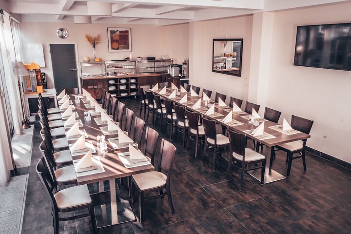 Dining 19 of 23