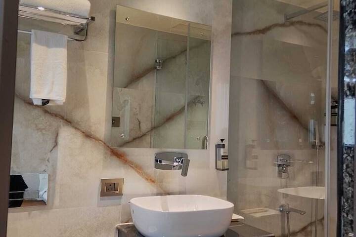 Room 10 of 15
