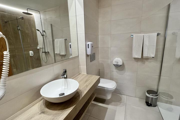 Room 4 of 14