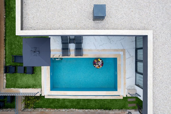 Pool 64 of 89