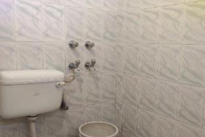 Room 5 of 44