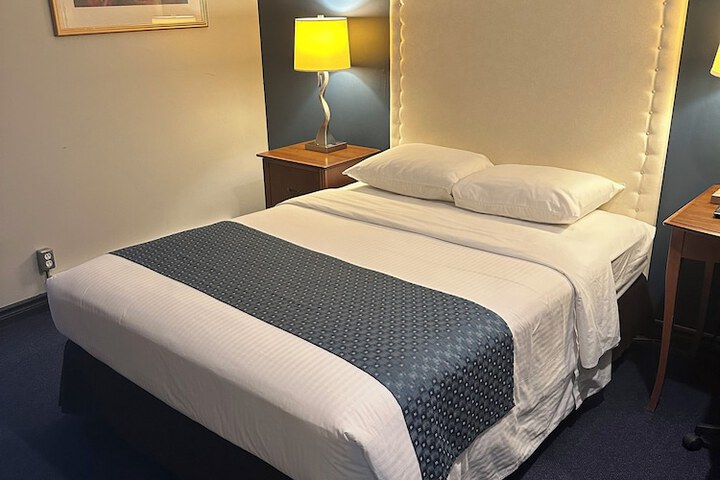 Room 13 of 65