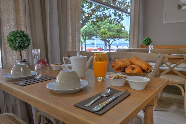 Breakfast/Coffee Service 47 of 48