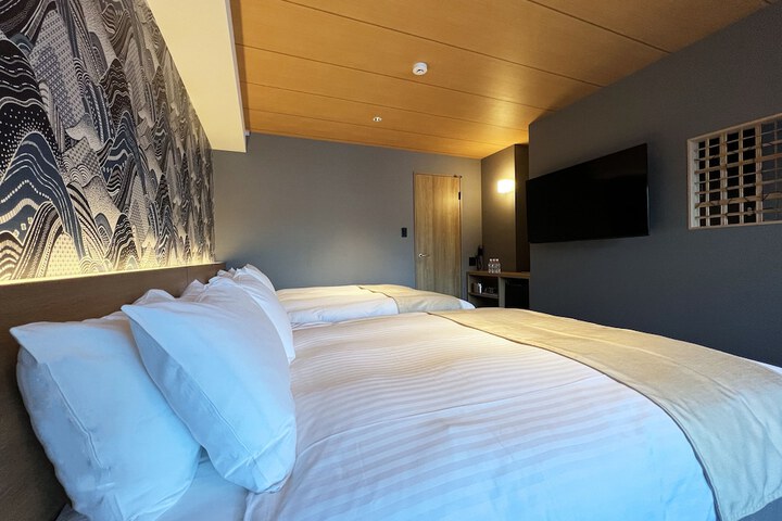 Room 12 of 74