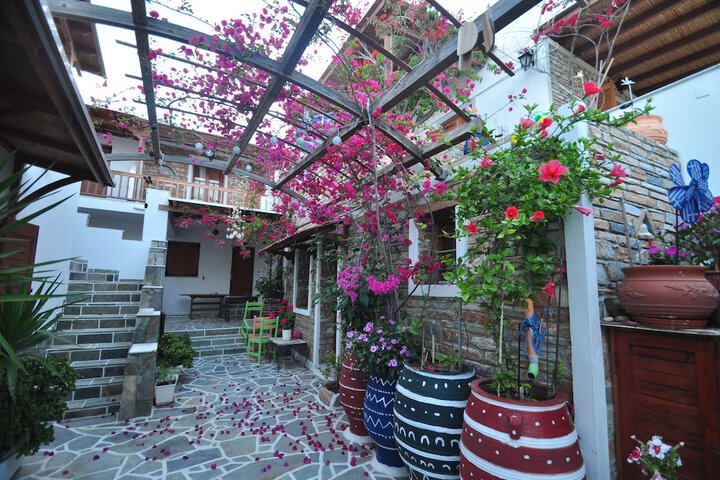 Hotel Exterior 45 of 54