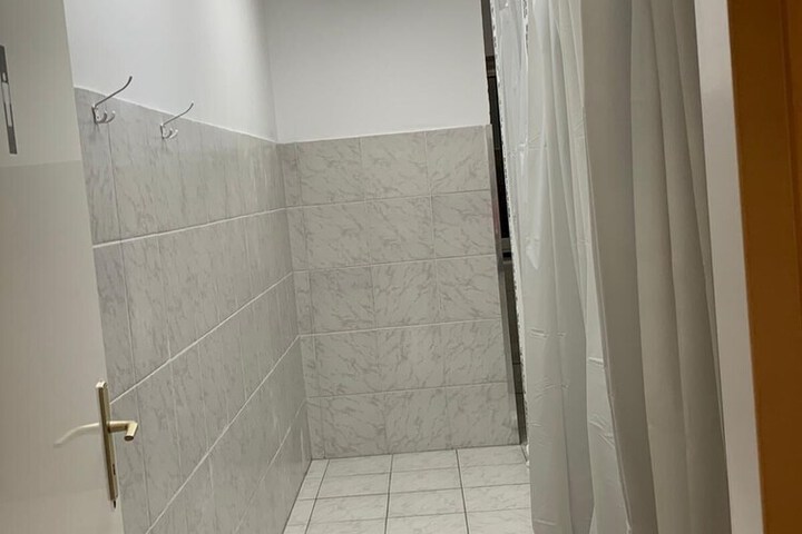 Room 16 of 29