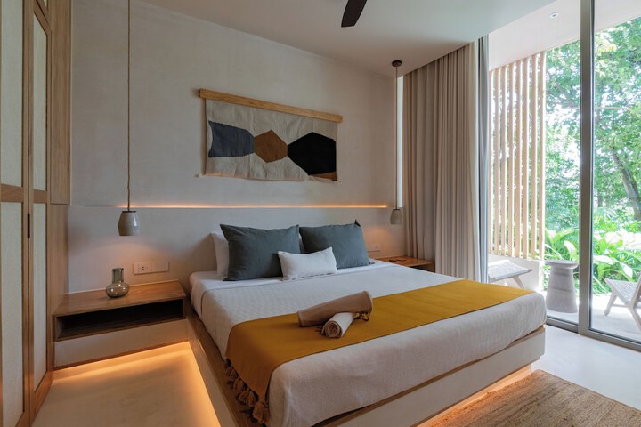 Room 16 of 80