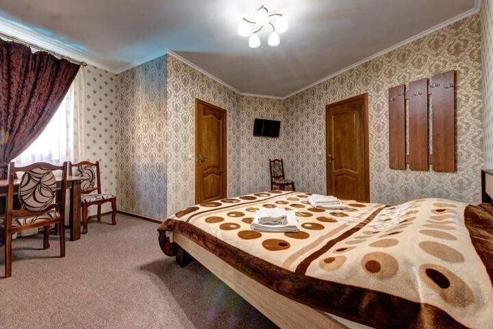 Room 32 of 48