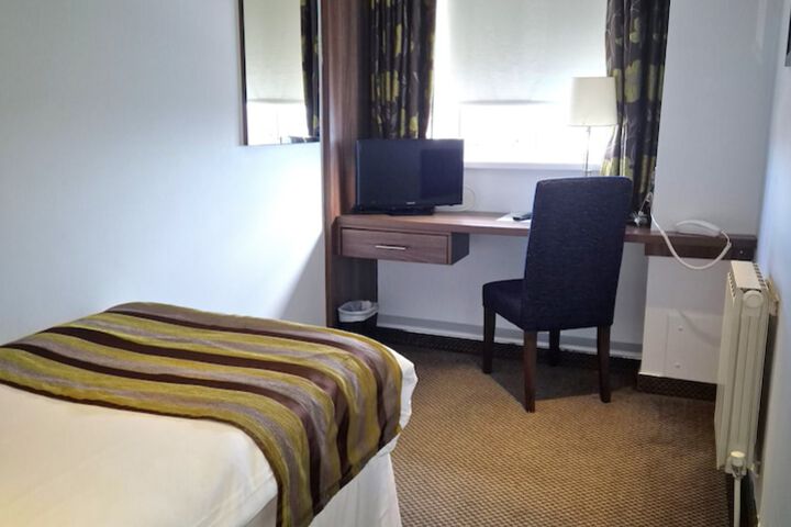 Room 13 of 25
