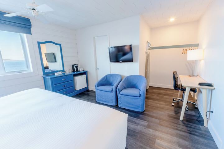Room 42 of 165