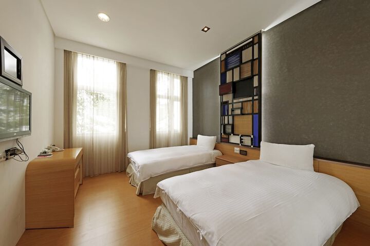 Room 8 of 64