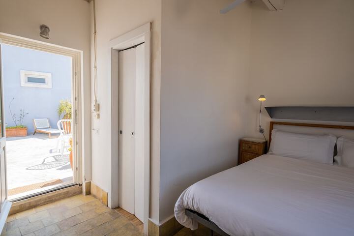 Room 8 of 60