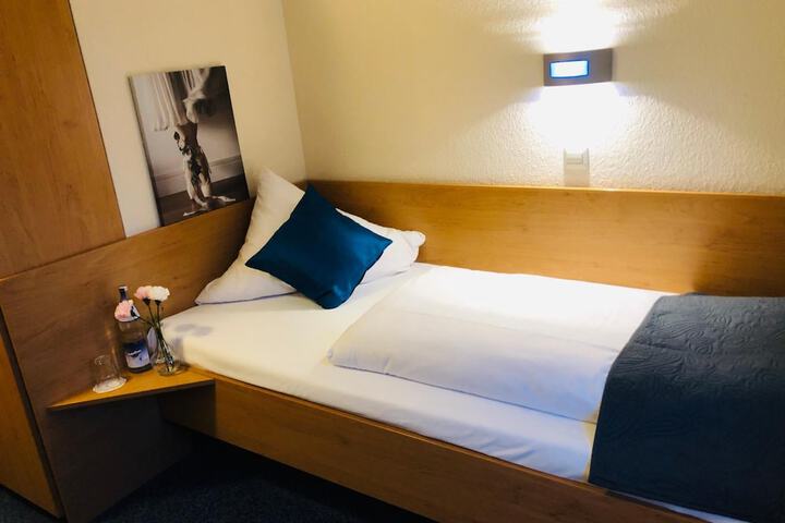 Room 11 of 44