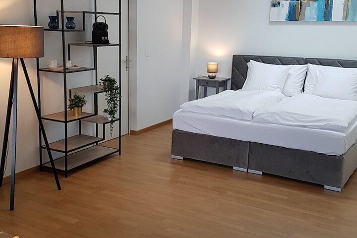 Room 52 of 103
