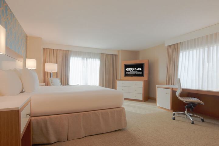 Chelsea Classic Room with 1 King Bed (19 of 54)