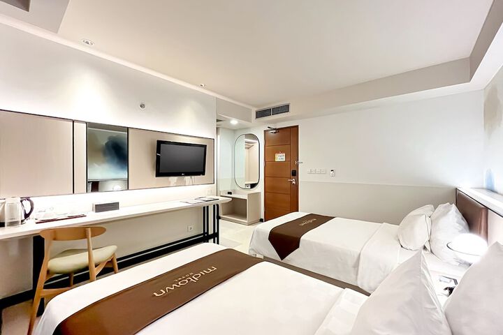 Room 28 of 52