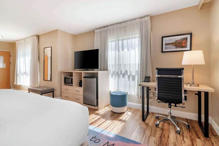 1 King Bed (9 of 13)
