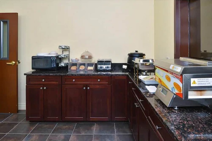 Breakfast/Coffee Service 24 of 39