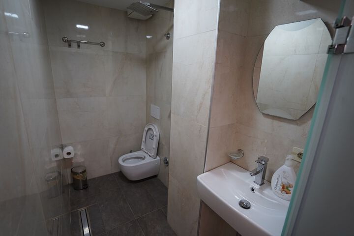Room 10 of 11