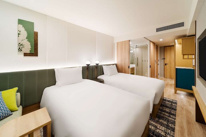 Room 11 of 65