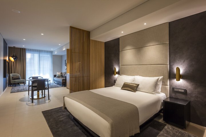 Room 7 of 32