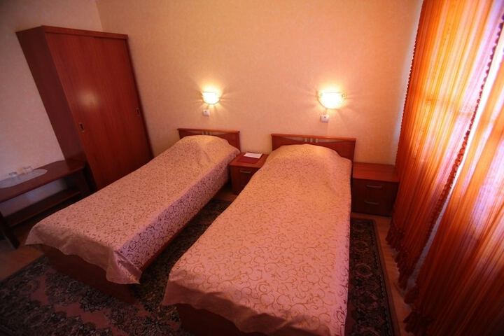 Room 8 of 17