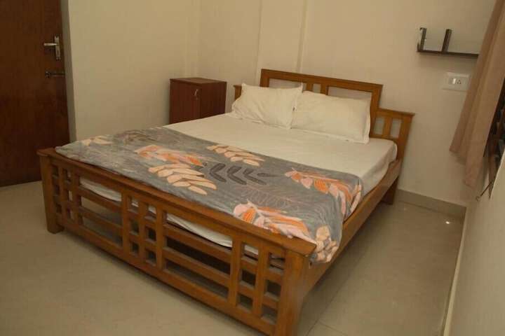 Room 4 of 10