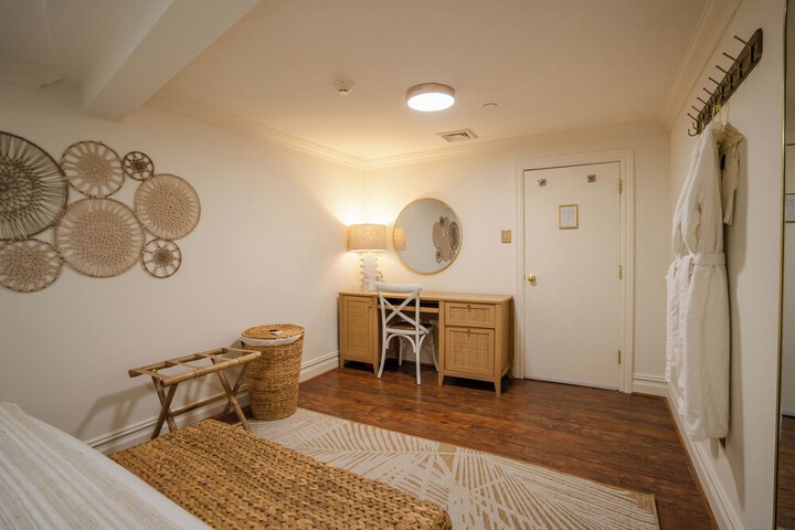 Room 40 of 148
