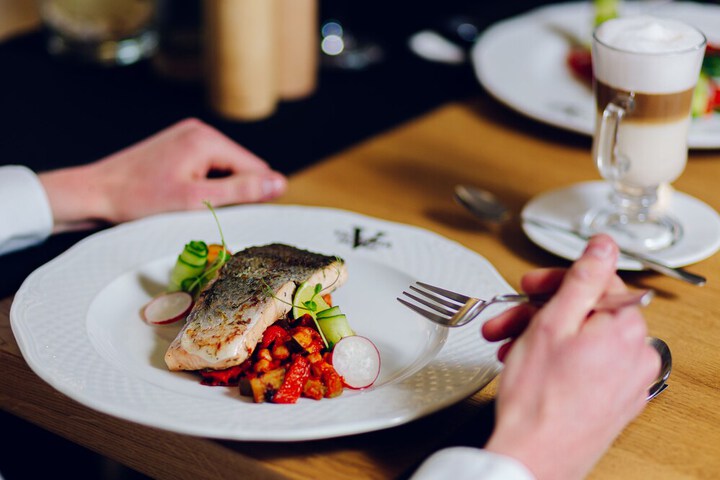 Dining 72 of 91